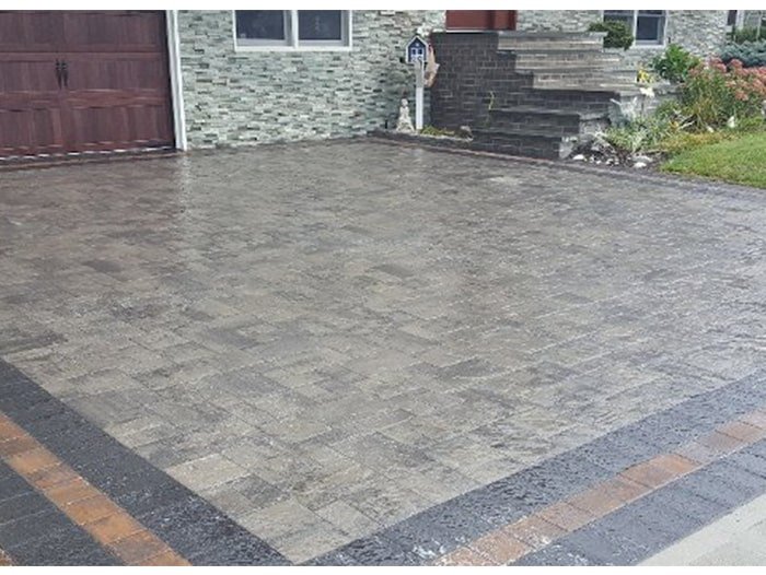 concrete-driveway-Pavers-with contrasting boarders